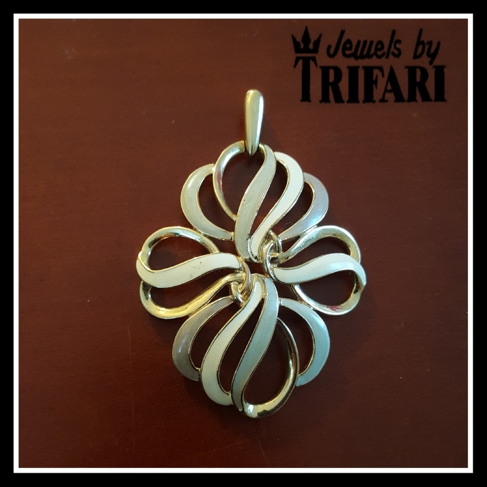 Vtg Trifari Necklace Pendant